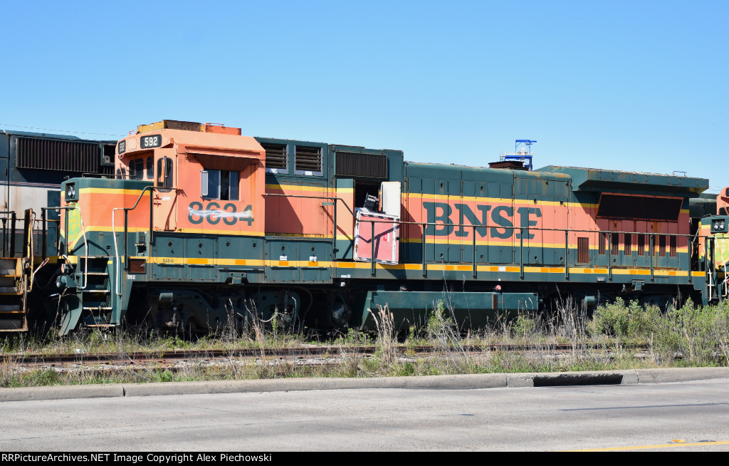 BNSF 592